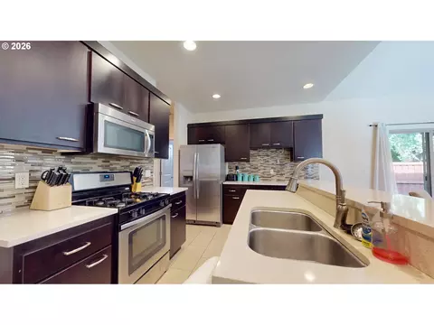 Kitchen - 375 Mia Ln, Eugene, OR 97401 photo 2 of 6