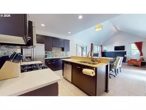 Kitchen - 375 Mia Ln, Eugene, OR 97401 photo 5 of 6