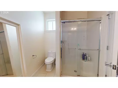 Bath - 375 Mia Ln, Eugene, OR 97401 photo 4 of 4