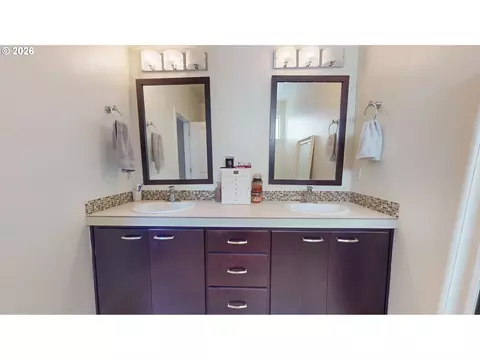 Bath - 375 Mia Ln, Eugene, OR 97401 photo 2 of 4
