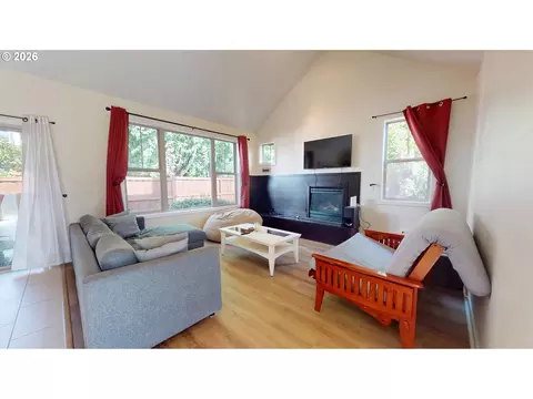 Living - 375 Mia Ln, Eugene, OR 97401 photo 2 of 3
