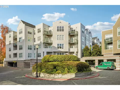 1616 S Harbor Way #402, Portland, OR 97201