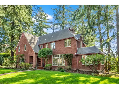 3028 SE Crystal Springs Blvd, Portland, OR 97202