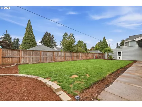 Exterior - 3249 3rd St, Hubbard, OR 97032 photo 8 of 11
