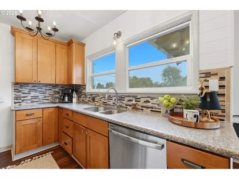 Kitchen - 3249 3rd St, Hubbard, OR 97032 photo 3 of 6