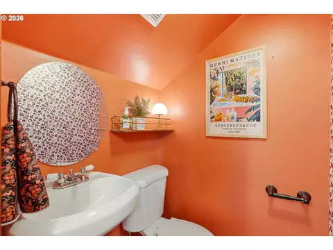 Bath - 3249 3rd St, Hubbard, OR 97032 photo 2 of 3