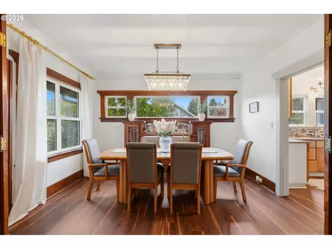 Dining - 3249 3rd St, Hubbard, OR 97032 photo 1 of 3