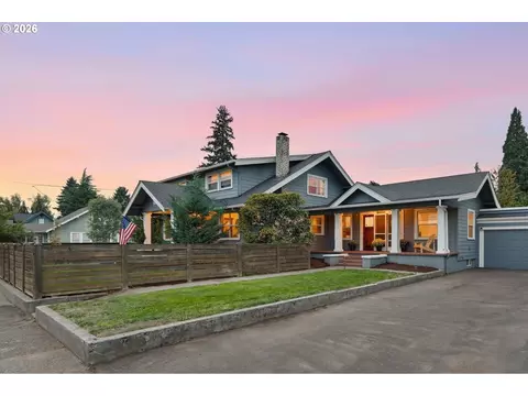 3249 3rd St, Hubbard, OR 97032