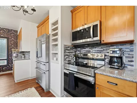 Kitchen - 3249 3rd St, Hubbard, OR 97032 photo 2 of 6