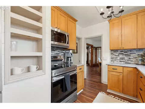 Kitchen - 3249 3rd St, Hubbard, OR 97032 photo 4 of 6
