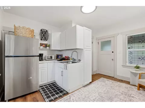 Kitchen - 3249 3rd St, Hubbard, OR 97032 photo 5 of 6