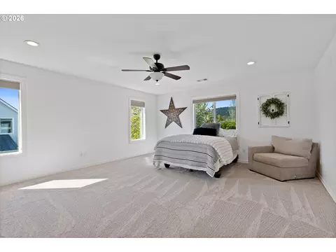 Bedroom - 211 W Hazelnut Dr, Newberg, OR 97132 photo 3 of 6