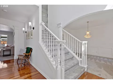 Entry Way - 211 W Hazelnut Dr, Newberg, OR 97132 photo 1 of 4