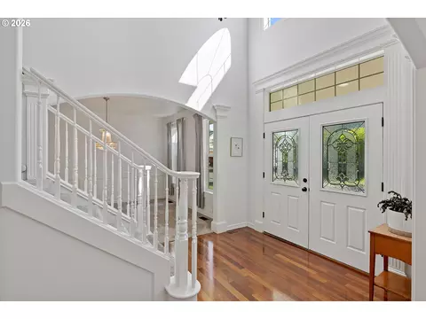 Entry Way - 211 W Hazelnut Dr, Newberg, OR 97132 photo 2 of 4