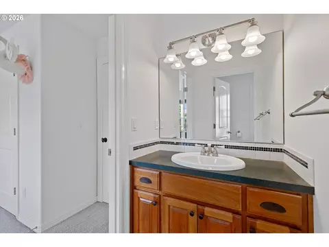Bath - 211 W Hazelnut Dr, Newberg, OR 97132 photo 10 of 10