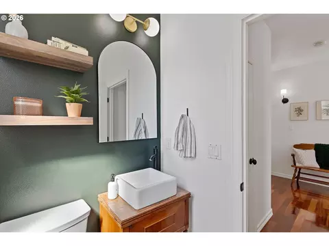 Bath - 211 W Hazelnut Dr, Newberg, OR 97132 photo 1 of 10