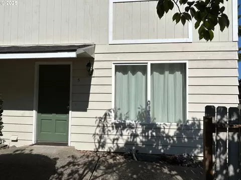 1340 9th St #5, Florence, OR 97439