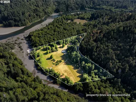 99301 Agness Rd, Gold Beach, OR 97444