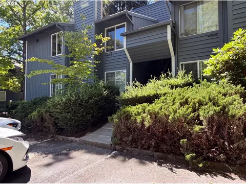 650 SW Meadow Dr #209, Beaverton, OR 97006