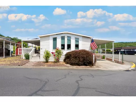 703 Shadow Ranch Ln, Roseburg, OR 97470