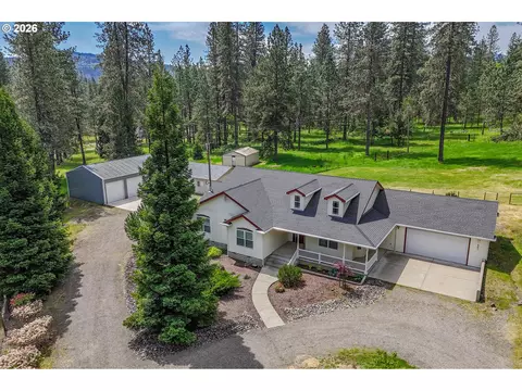 982 Doerner Rd, Roseburg, OR 97471