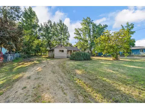 381 SE Gregory Dr, Winston, OR 97496