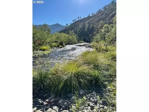Cow Creek Rd, Dillard, OR 97432
