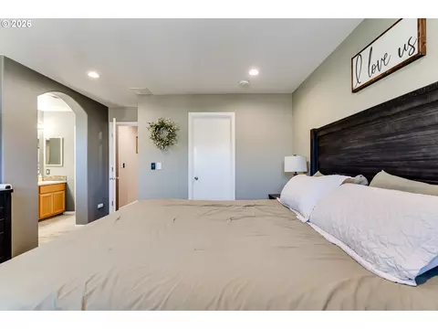 Bedroom - 1628 Hamlet Ln, Eugene, OR 97402 photo 3 of 7