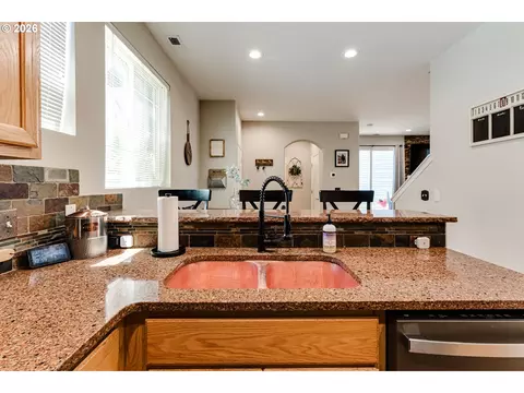 Kitchen - 1628 Hamlet Ln, Eugene, OR 97402 photo 5 of 6