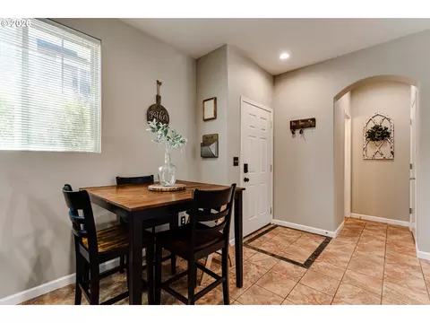 Entry Way - 1628 Hamlet Ln, Eugene, OR 97402 photo 2 of 4