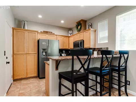 Kitchen - 1628 Hamlet Ln, Eugene, OR 97402 photo 2 of 6