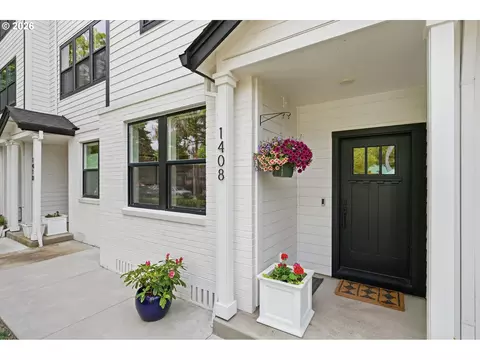 1408 SE Glenwood St #2, Portland, OR 97202