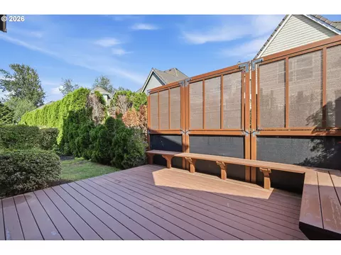 Exterior - 2204 Ridgeway Dr, Eugene, OR 97401 photo 10 of 12