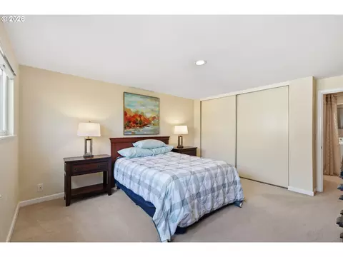 Bedroom - 2204 Ridgeway Dr, Eugene, OR 97401 photo 4 of 5