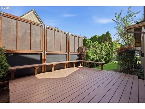 Exterior - 2204 Ridgeway Dr, Eugene, OR 97401 photo 7 of 12