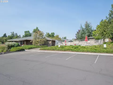 Exterior - 2204 Ridgeway Dr, Eugene, OR 97401 photo 12 of 12