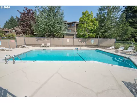 Exterior - 2204 Ridgeway Dr, Eugene, OR 97401 photo 11 of 12
