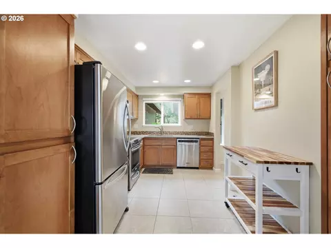 Kitchen - 2204 Ridgeway Dr, Eugene, OR 97401 photo 1 of 5