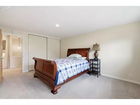 Bedroom - 2204 Ridgeway Dr, Eugene, OR 97401 photo 2 of 5