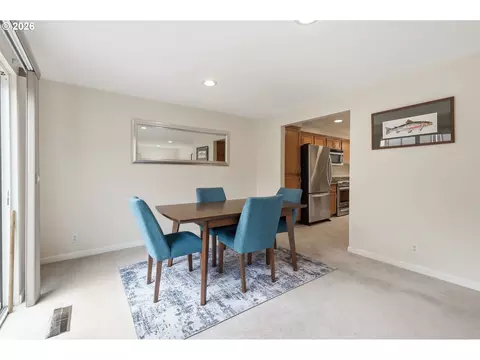 Dining - 2204 Ridgeway Dr, Eugene, OR 97401 photo 2 of 3