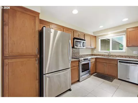 Kitchen - 2204 Ridgeway Dr, Eugene, OR 97401 photo 3 of 5