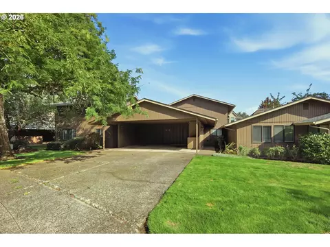 Exterior - 2204 Ridgeway Dr, Eugene, OR 97401 photo 2 of 12