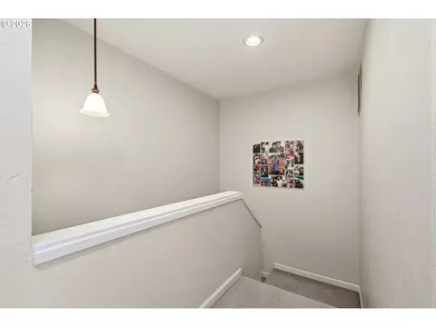 Entry Way - 2204 Ridgeway Dr, Eugene, OR 97401 photo 3 of 5