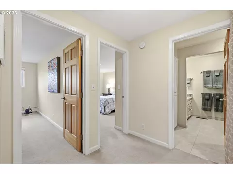 Entry Way - 2204 Ridgeway Dr, Eugene, OR 97401 photo 5 of 5