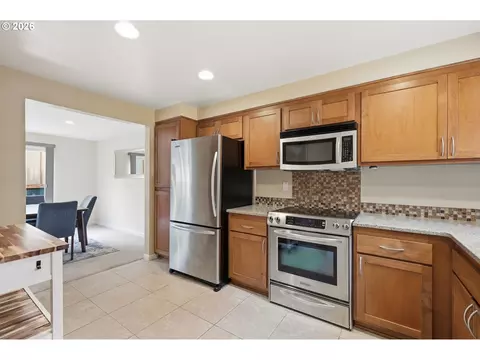 Kitchen - 2204 Ridgeway Dr, Eugene, OR 97401 photo 5 of 5