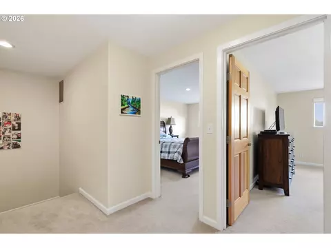 Entry Way - 2204 Ridgeway Dr, Eugene, OR 97401 photo 4 of 5