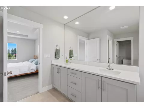 Bath - 41470 Metolius Ave, Sandy, OR 97055 photo 4 of 4