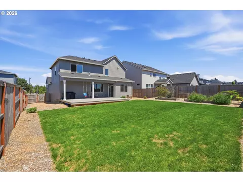 Exterior - 41470 Metolius Ave, Sandy, OR 97055 photo 5 of 8