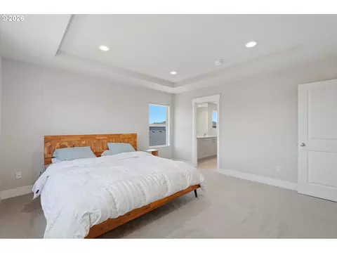 Bedroom - 41470 Metolius Ave, Sandy, OR 97055 photo 5 of 7