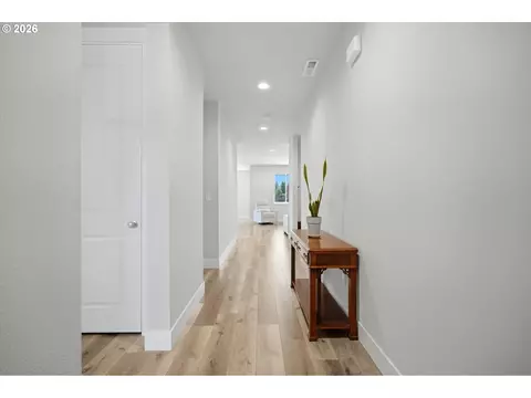 Entry Way - 41470 Metolius Ave, Sandy, OR 97055 photo 1 of 3